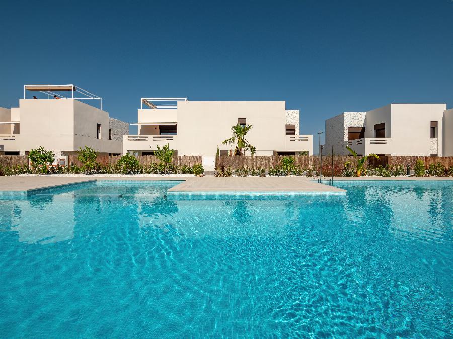 Enjoy this fantastic townhouses at La Finca Golf resort on the sunny Costa Blanca Ref. SPA26